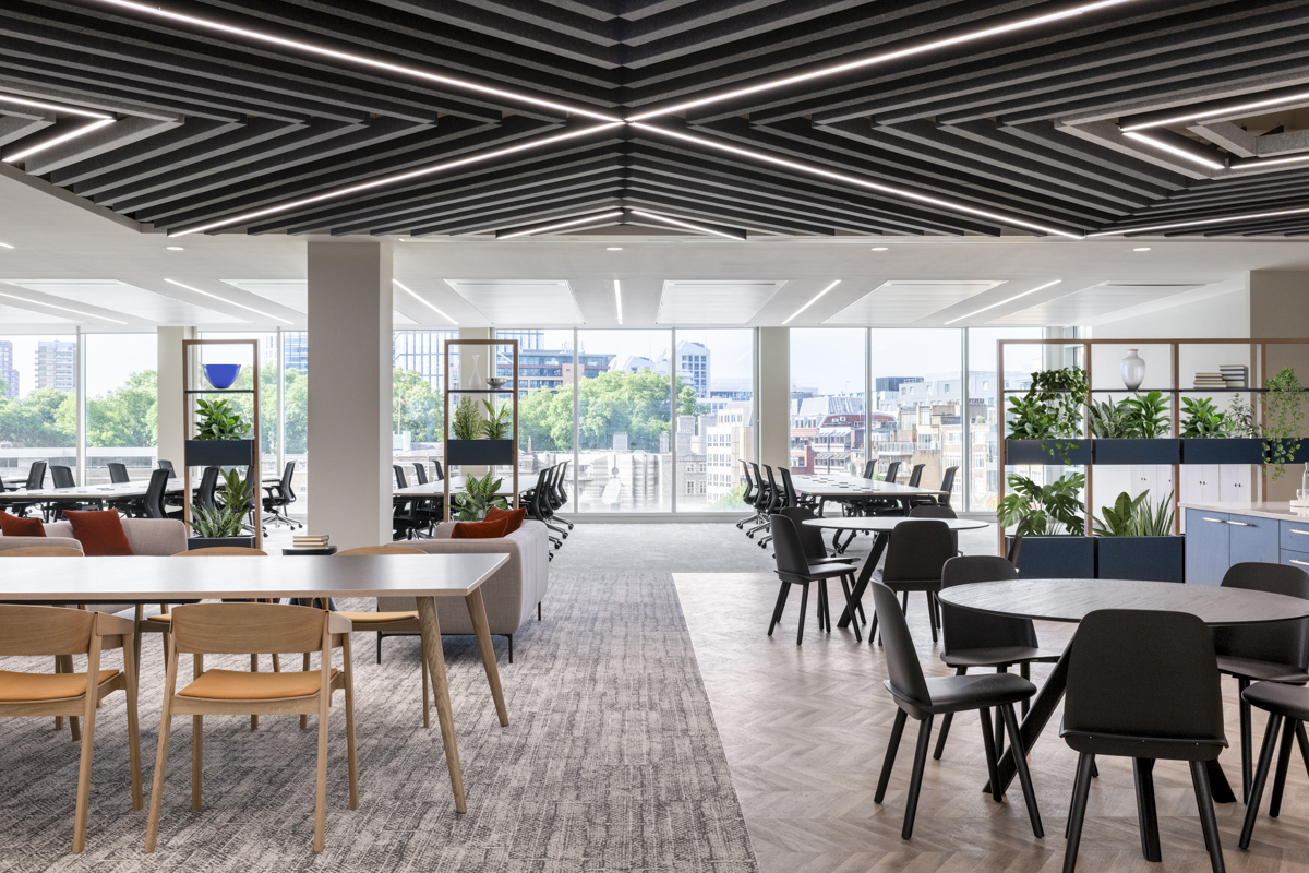 10 Chiswell Office Curator SMALL 14 l04